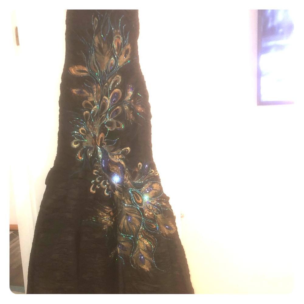 Gorgeous strapless trumpet evening gown.